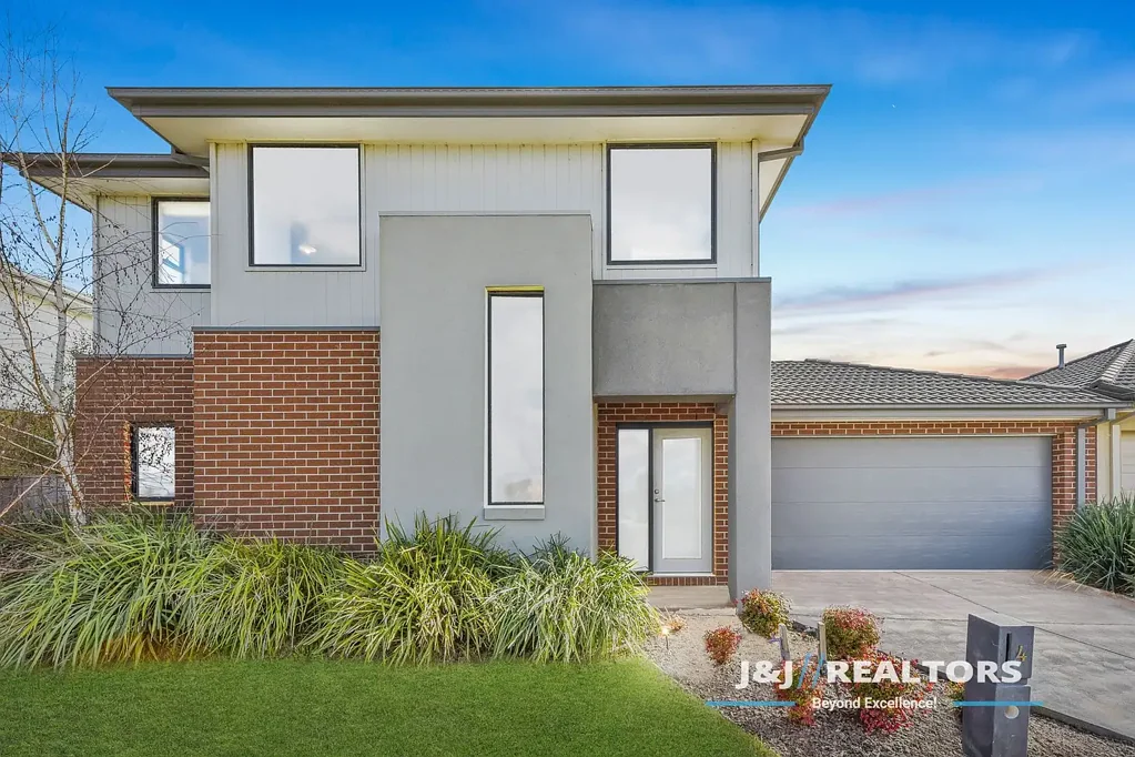 4 Catees Street, Clyde North, VIC 3978