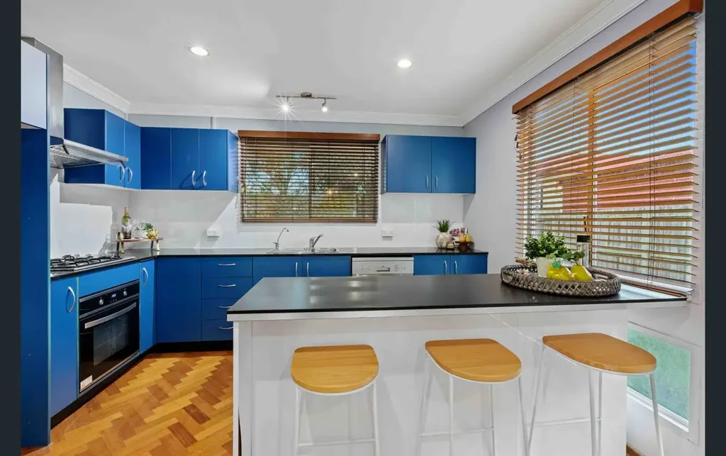Redcliffe 4Zimmer Solid Low Set Living on a Generous Block in a Prime Redcliffe Location