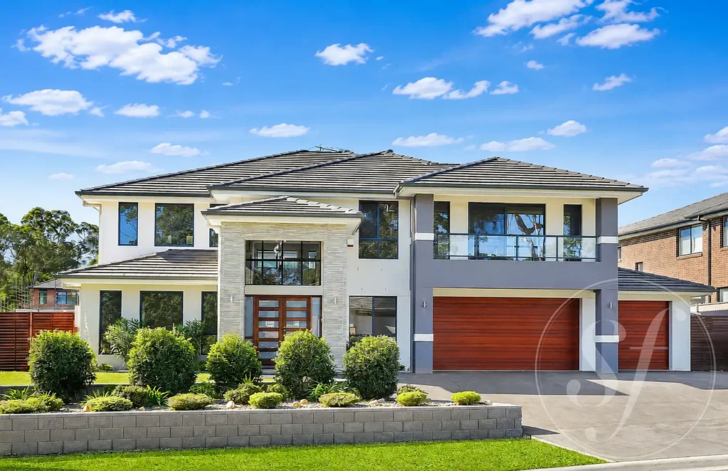 Grand Family Residence with Pool, Triple Garage & Maintenance Included