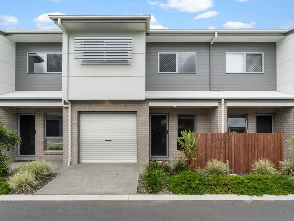 Modern 3-Bedroom Townhouse in Prime Runcorn Location