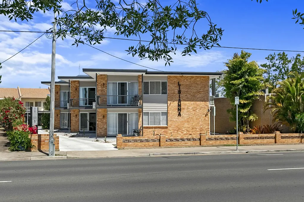 Scarness 12ਬੈੱਡਰੂਮ Exceptional Esplanade Investment with Unrestricted Water Views