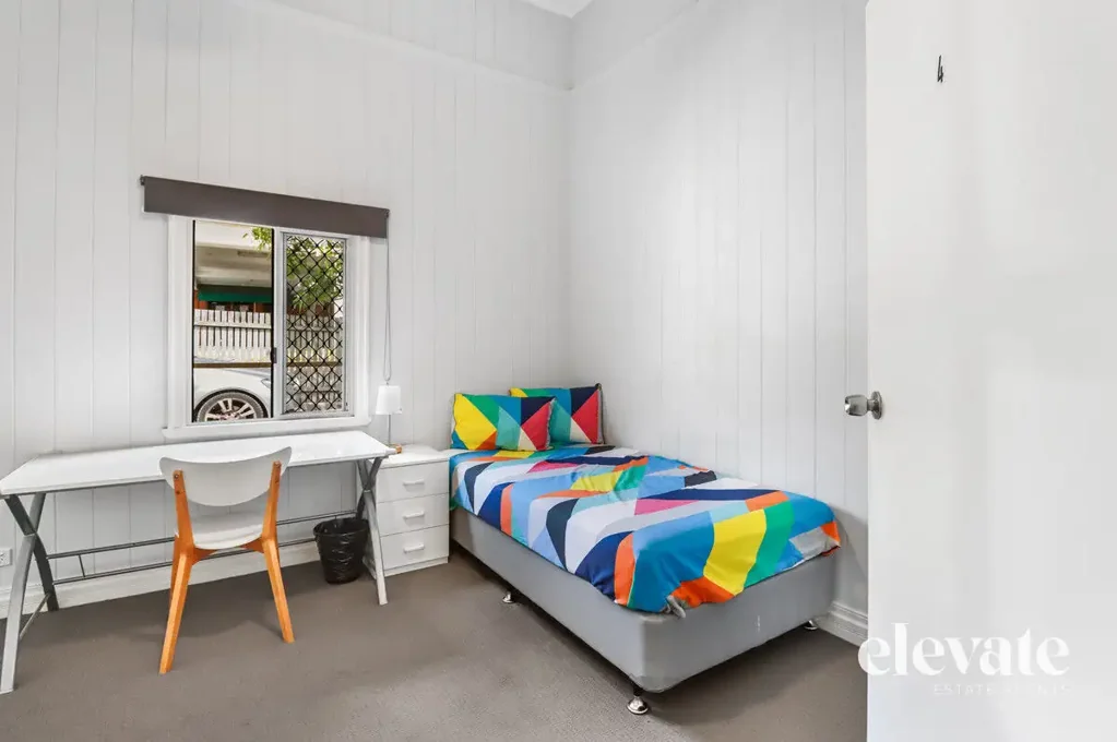 Furnished Room in Greenslopes