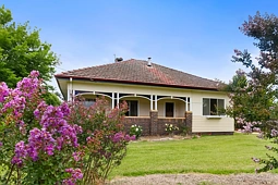 9 Leece Road, Uralla