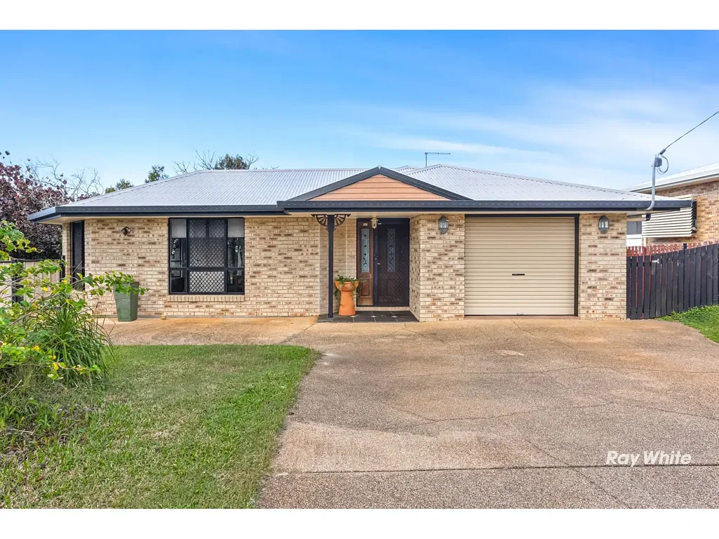 Comfortable Family Living on Sought-After Barlows Hill