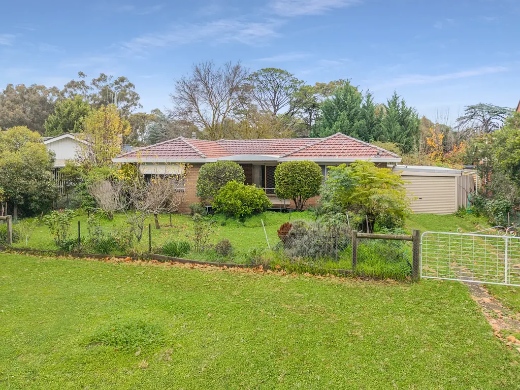 Heathcote 2침실 EASY-CARE LIVING IN A NEAT BRICK HOME