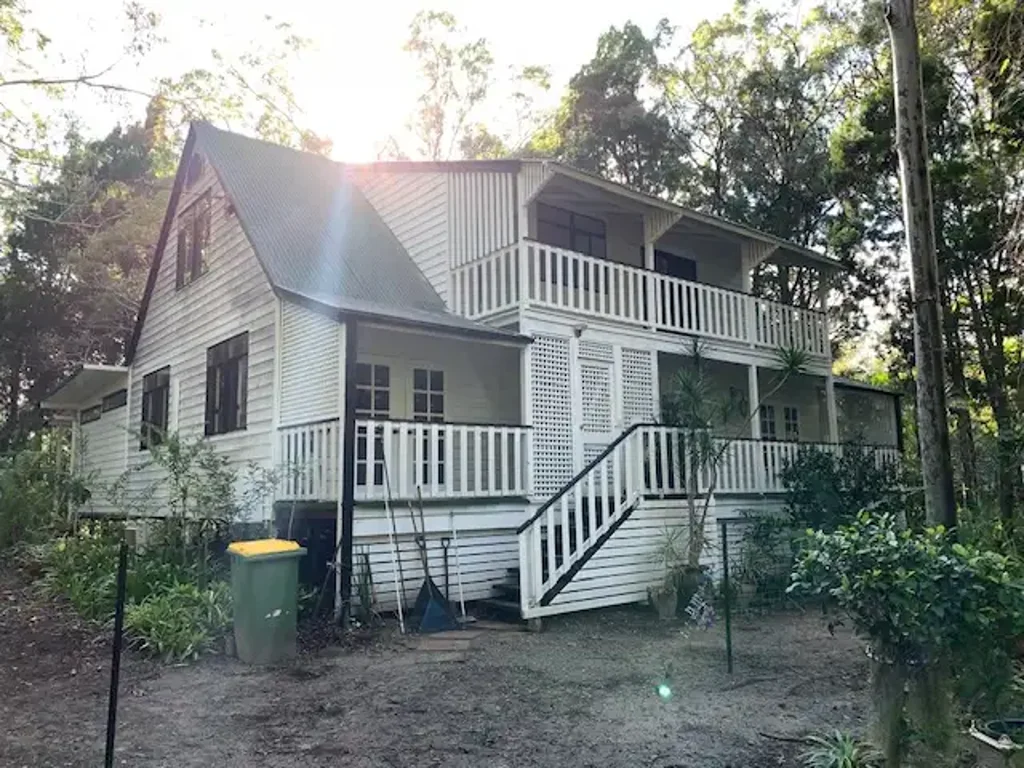 LARGE CHARACTER HOME!
