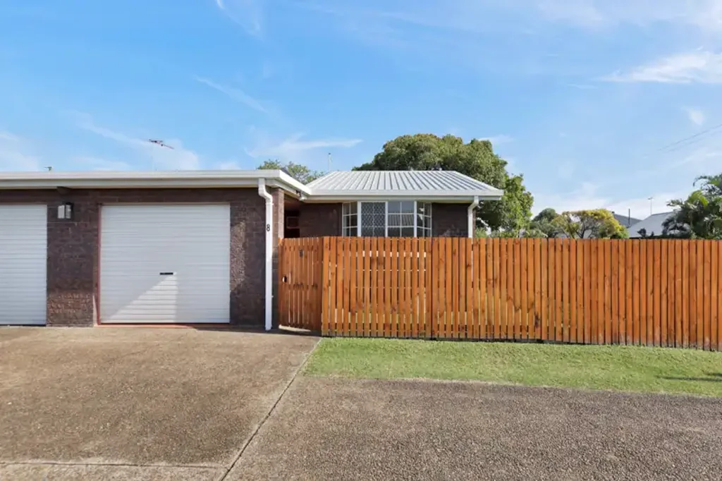 West Mackay 2房  Immaculate West Mackay Living - Private Yard, Prime Location, Effortless Convenience