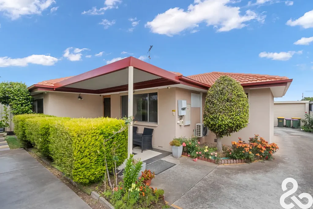 Discover Exceptional Family Living in the Heart of Lalor