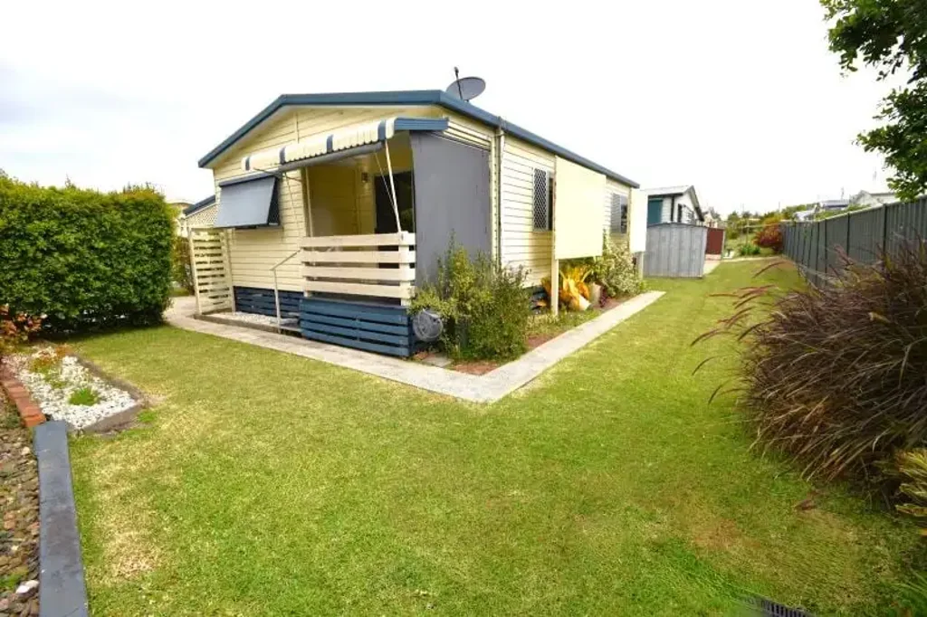 Little Mountain 2Zimmer CUTE HOME WITH LOVELY YARD, AT LITTLE MOUNTAIN CALOUNDRA, FOR OVER 50s - 5 mins beach