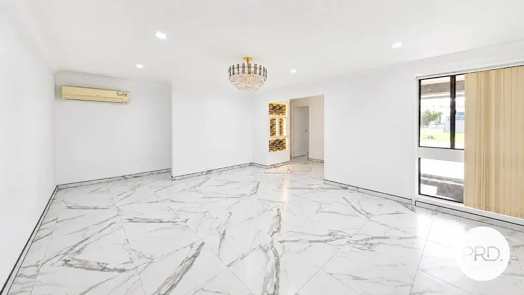 4-Bedroom Family Home in Lurnea!