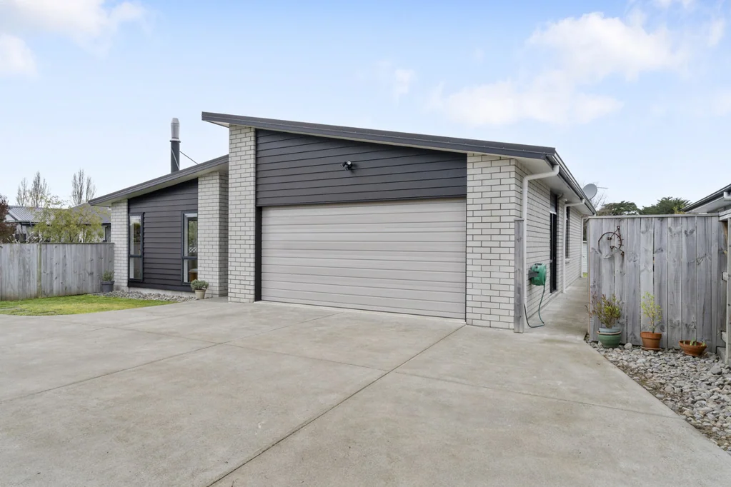 Carterton 3房  Easy Care Living in a Great Location