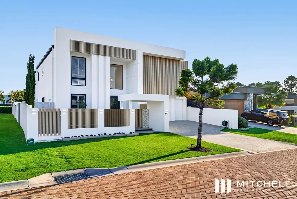Hope Island 5غرفة نوم A Coastal Contemporary Showpiece of Scale, Luxury, and Effortless Entertaining