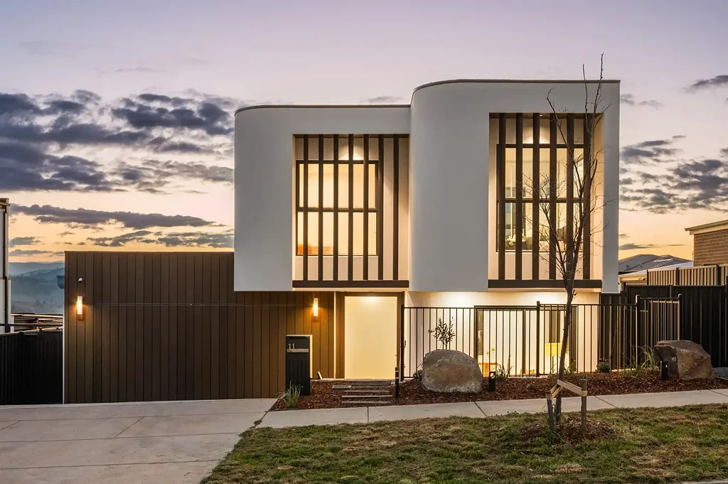 Whitlam 4 Slaapkamer Brand-New Architectural Masterpiece in an Elevated Setting
