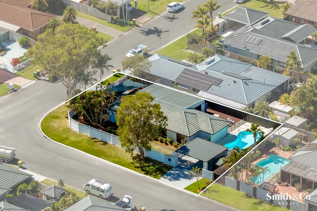 Paradise Point 4ਬੈੱਡਰੂਮ 4 Bedroom Spacious Coastal Home with Pool on 651sqm Corner Block – Paradise Point