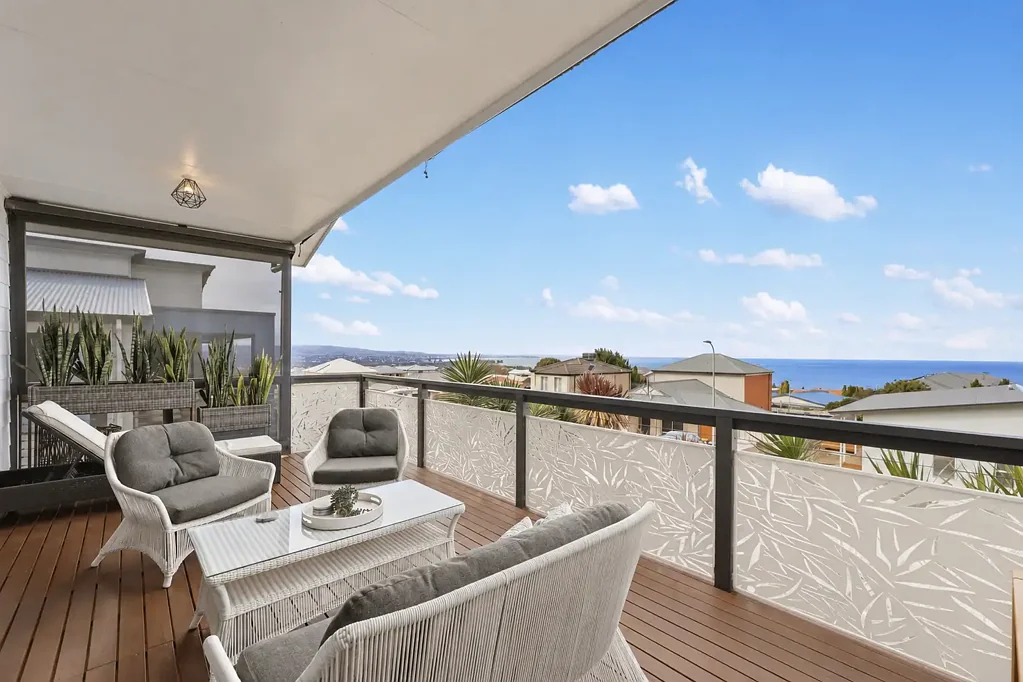 Encounter Bay 4 Bedroom Enjoy A Slice Of The Coastal Life.