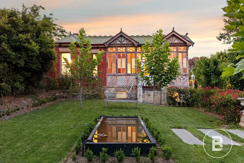 North Bendigo 4ਬੈੱਡਰੂਮ FRESCOT – A GOLD RUSH ICON