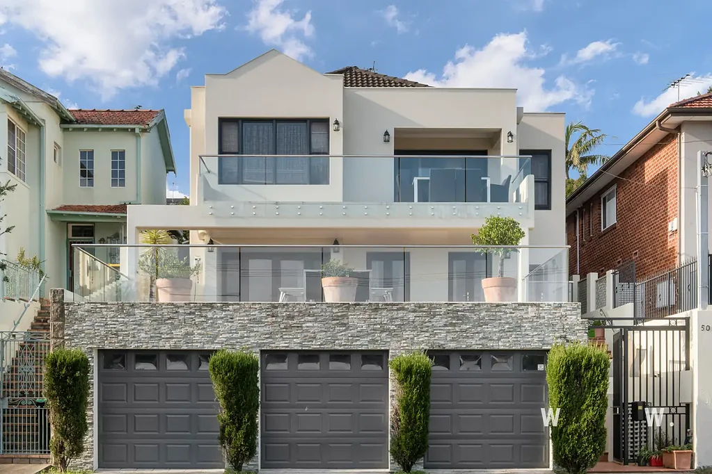 Russell Lea 4कमरा Grand Family Sanctuary with Sweeping District and Bay Views