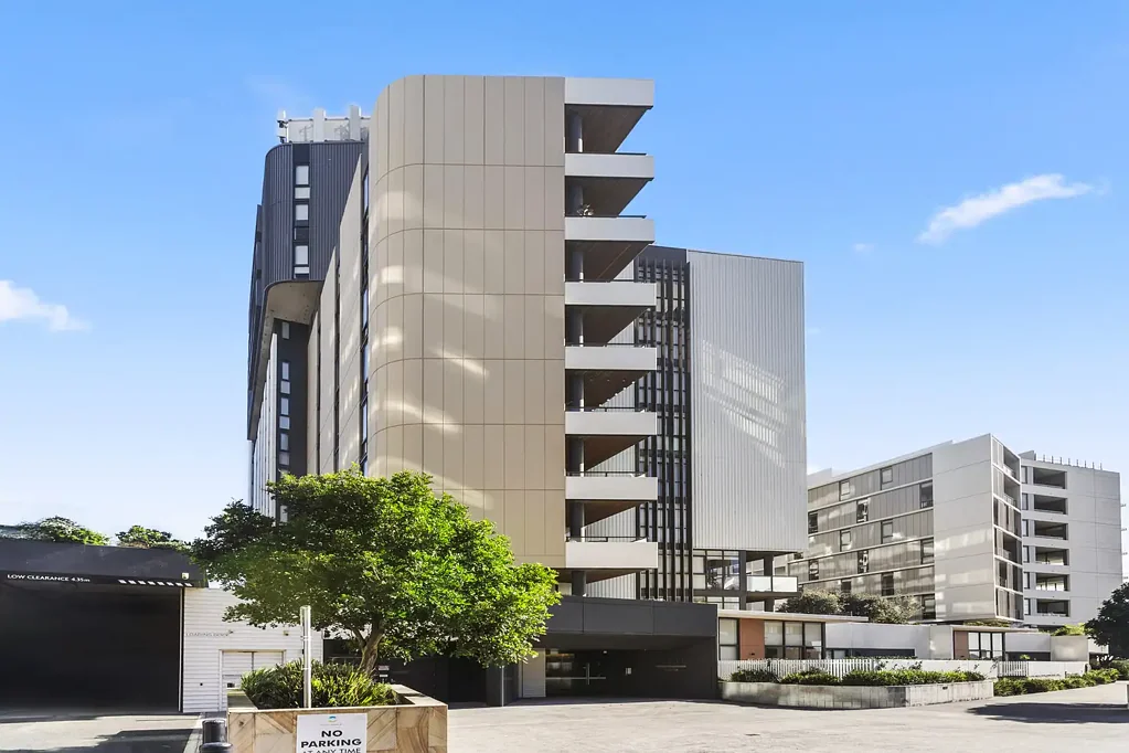 Premium Apartment in Woolooware Bay with oversized study