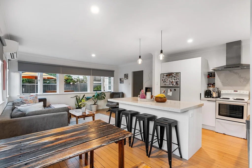 Forrest Hill 2 Bedroom UNBEATABLE BUY IN FORREST HILL