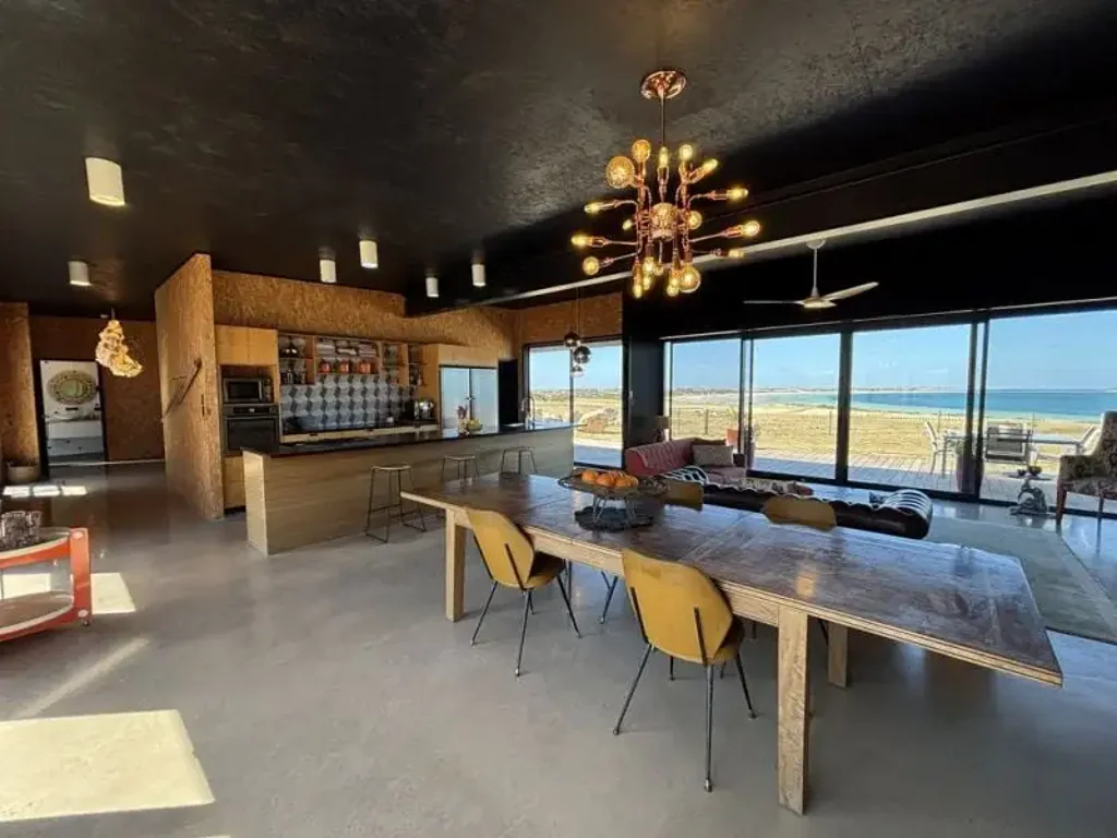 Perlubie 5બેડરૂમ “Perlubie Sea”
A Bespoke Coastal Masterpiece + Investment Opportunity
$1,275,000 - $1,350,000.00