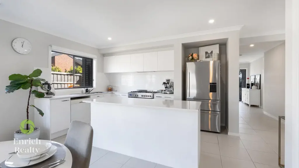 Moe 4房  Modern Family Home on Premium-Sized 825m² Lot with Scenic Surrounds