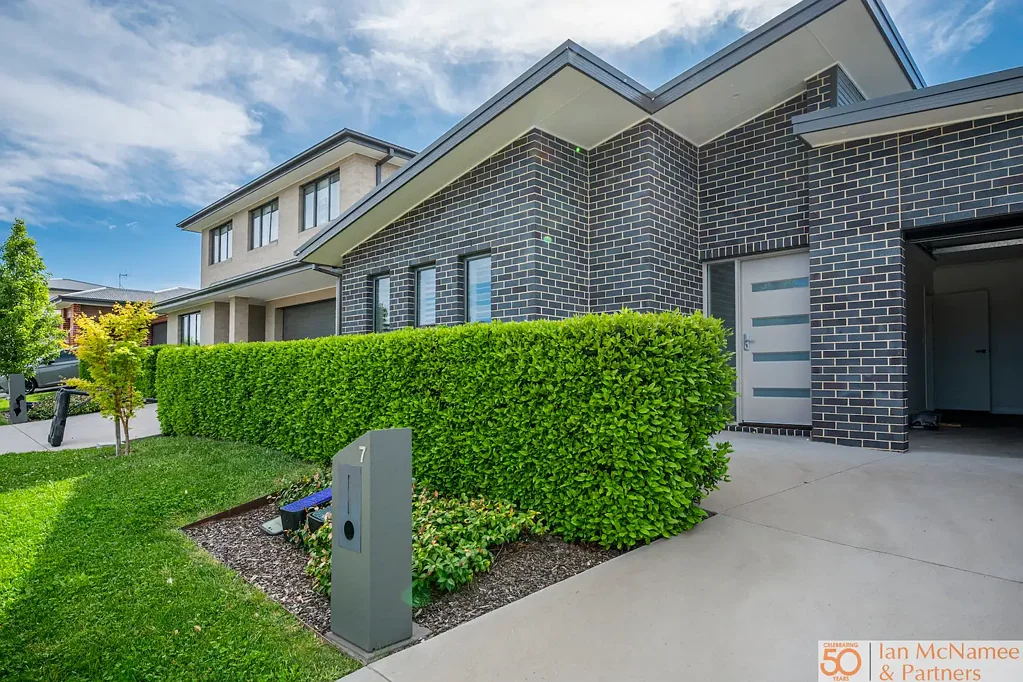 Spacious 5-Bedroom Home in Googong