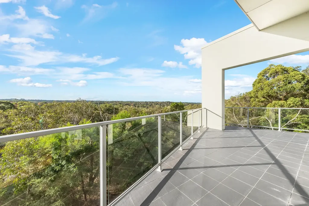 Upgraded Luxurious North-Facing Penthouse with Expansive Leafy Outlook