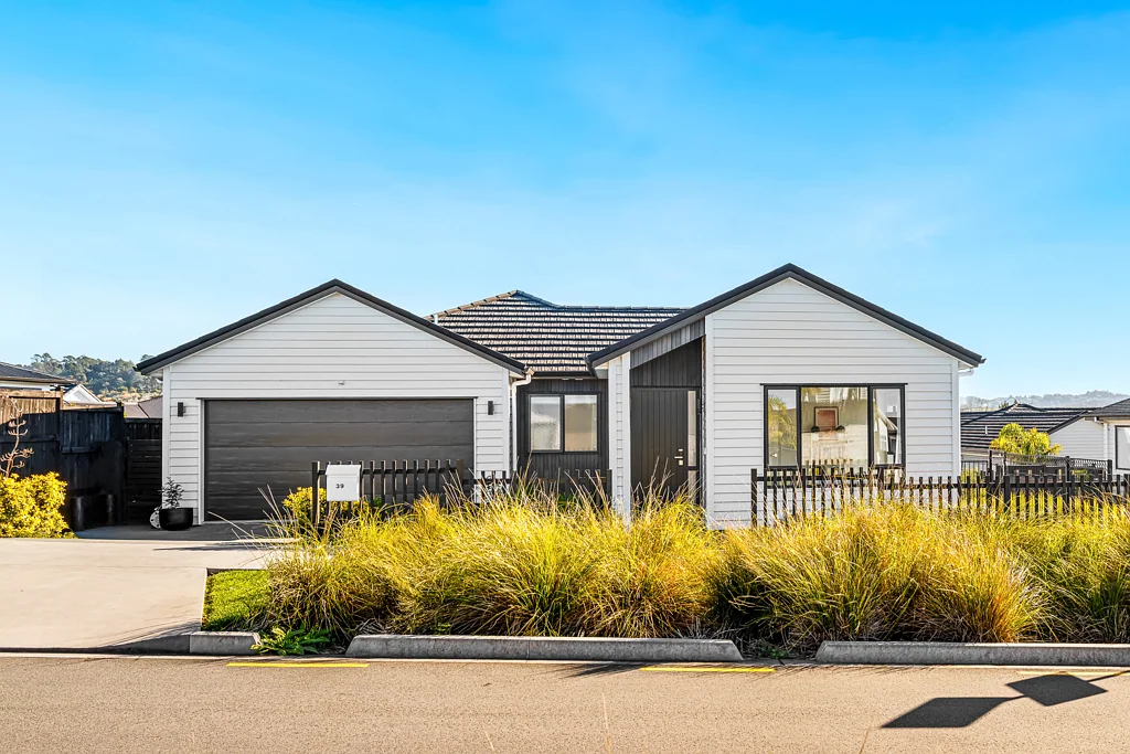 Milldale 4 Bedroom Soaked in Sun & Designed to Impress