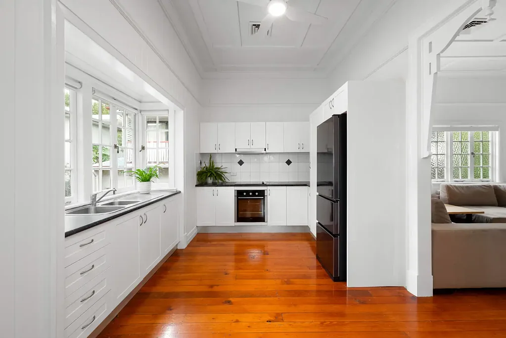 Morningside 3房 Morningside 中心昆士兰风格联排别墅生活 Character Queenslander Townhouse Living in Central Morningside