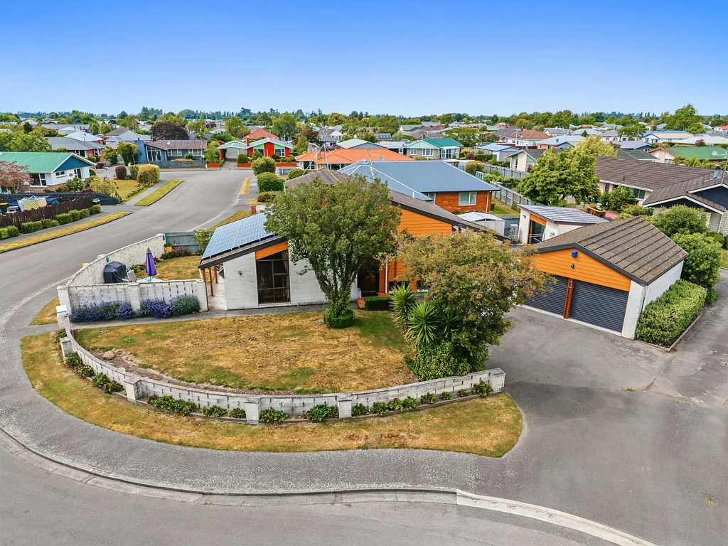 Netherby 3房  BIG HOME, BIG OPPORTUNITY - VENDOR INSTRUCTS SALE