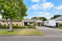 6 Nunweek Boulevard, Harewood