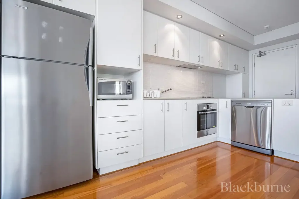 MODERN WEST PERTH APARTMENT!