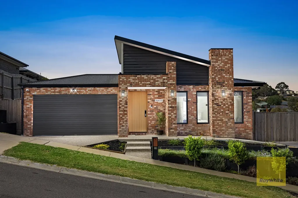 Bacchus Marsh 4ਬੈੱਡਰੂਮ Elevated Luxury Meets Breathtaking Sunsets: Your Dream Home Awaits