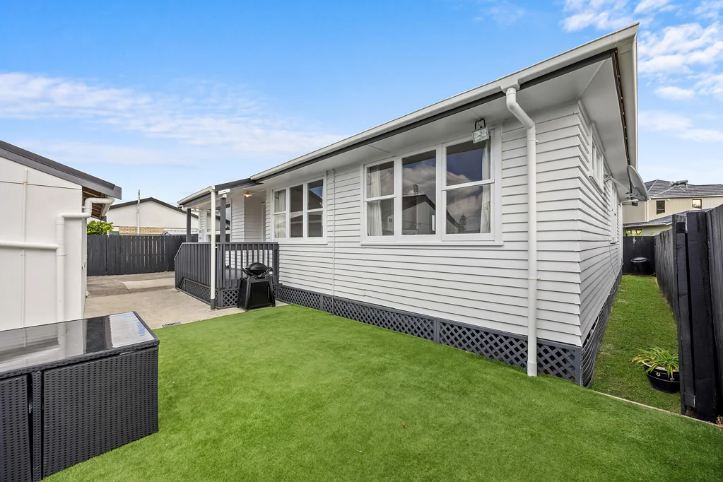 Pakuranga 4 Bedroom Buy Smart: Freehold & Solid!