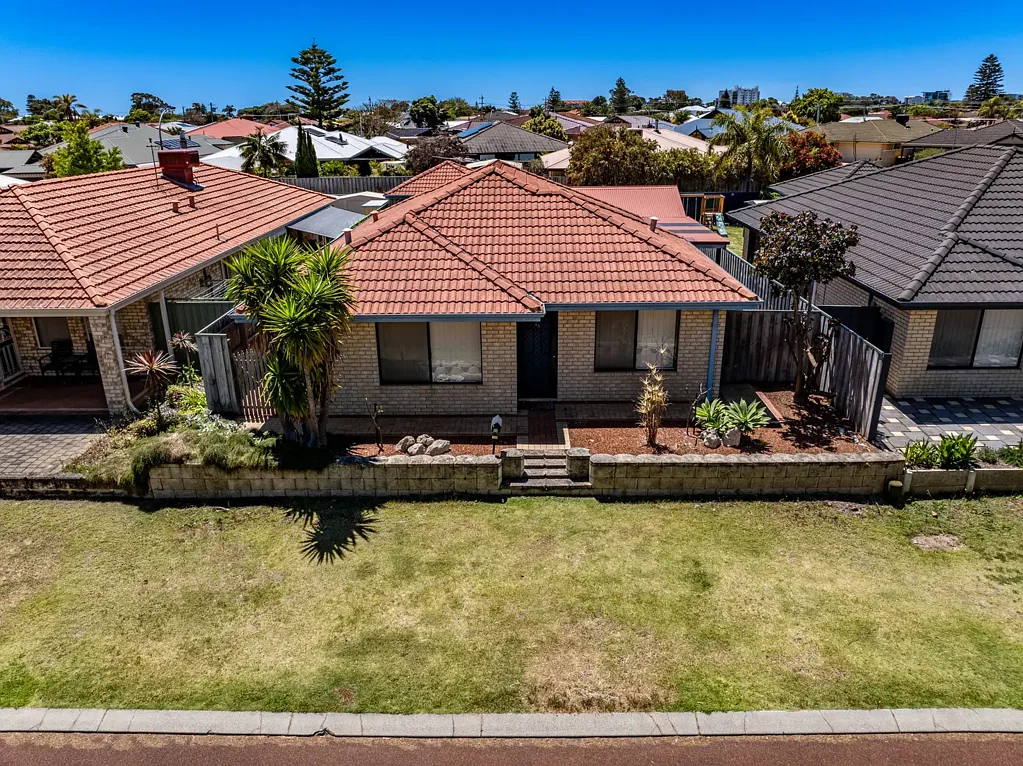 Rockingham 3 Bedroom Comfort, convenience & investment potential.
