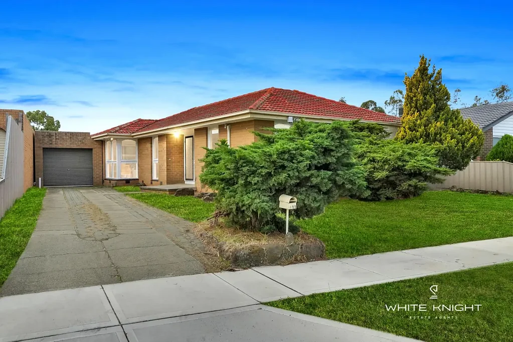Comfortable Family Living with Extra Space in a Quiet Court