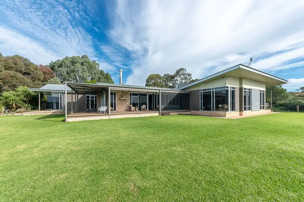 Woods Point 9房  Exceptional Property on Rivers Bank