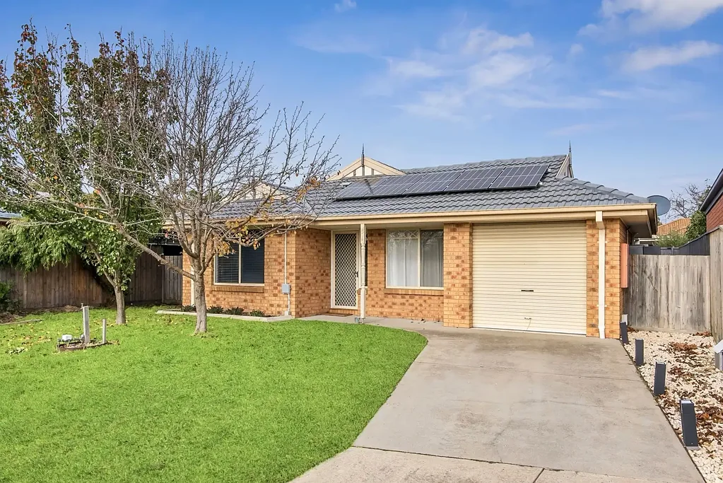 Modern Family Living in a Quiet Court Location
