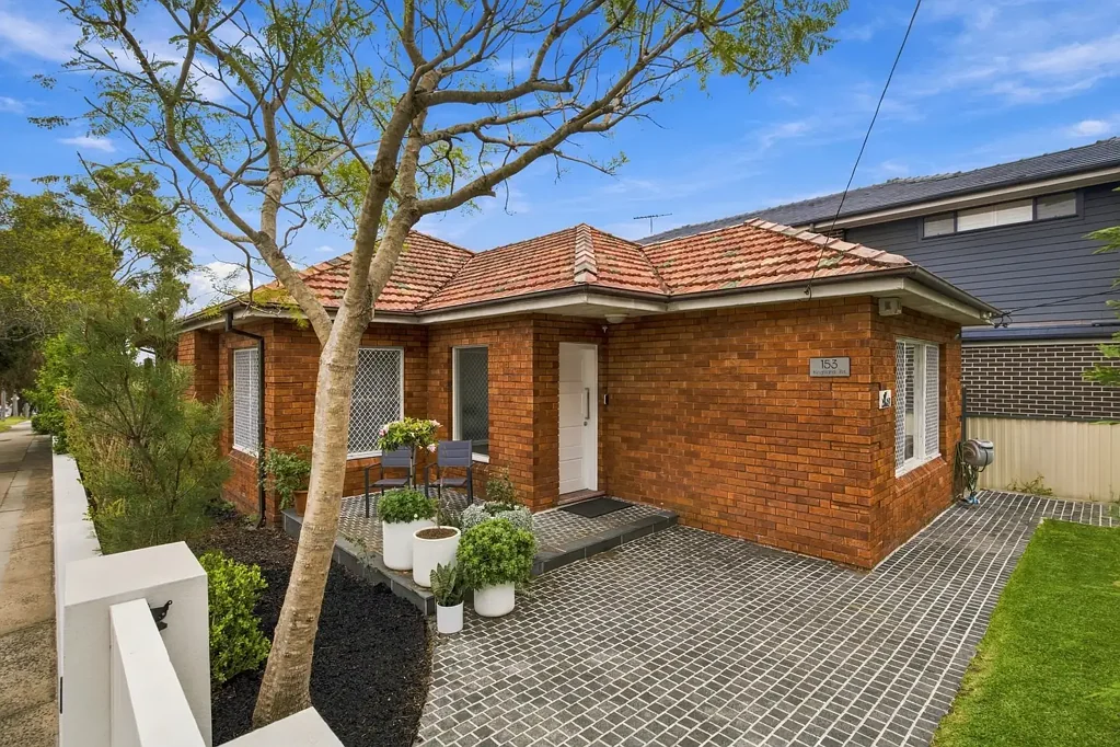 Bexley North 3બેડરૂમ Beautifully Presented Corner Home with Space, Convenience & Family Appeal