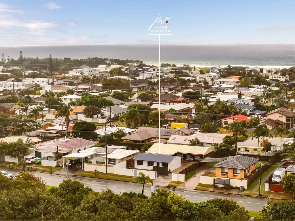 Warana 2房  Exceptional Space, Storage and Flexibility Just 450m from the Beach