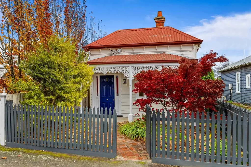 Redan 2 Bedroom Gorgeous Victorian Delight in Central Ballarat Location