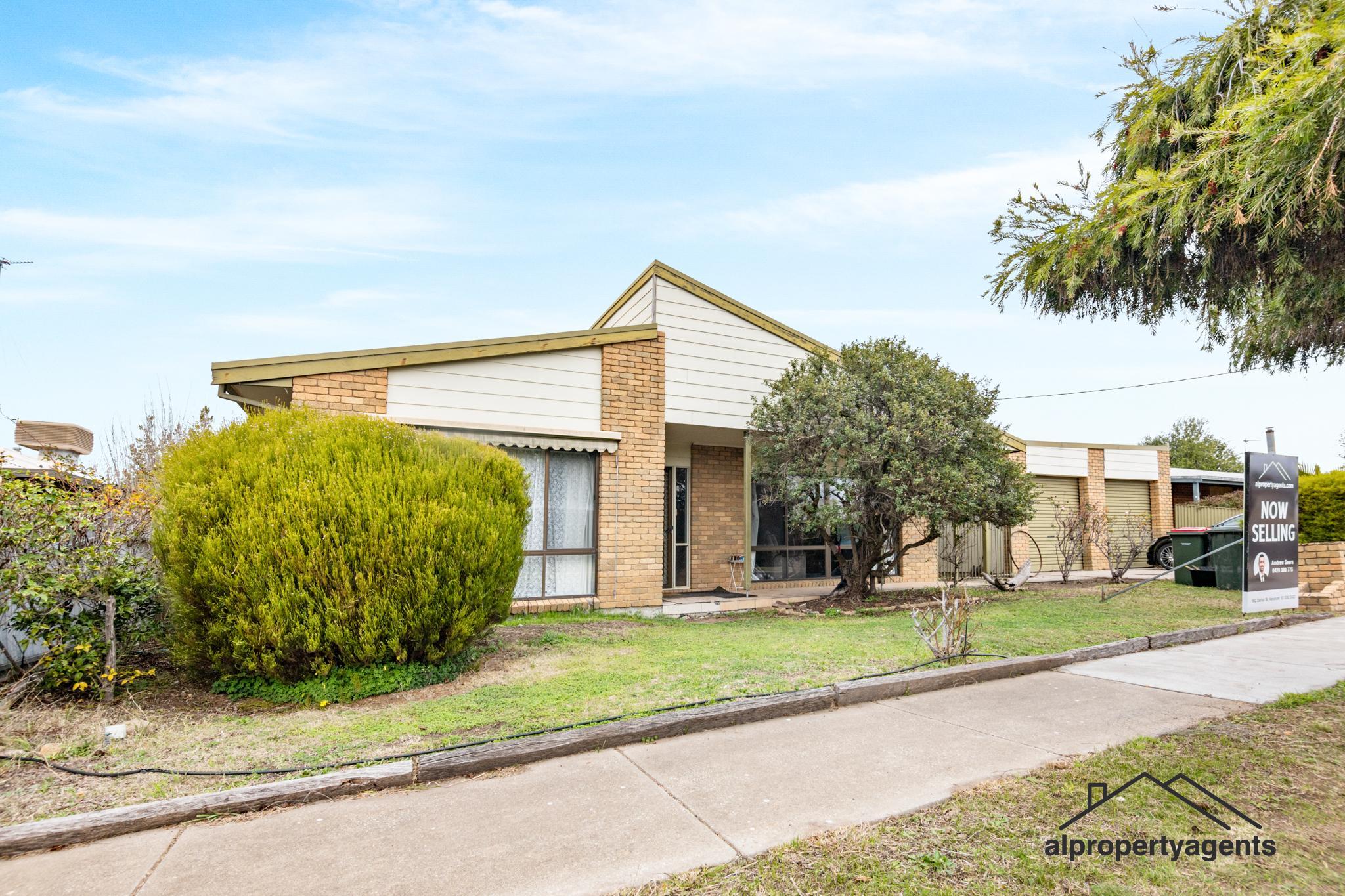 8 HENDERSON AV, HORSHAM VIC 3400, 0 Bedrooms, 0 Bathrooms, House