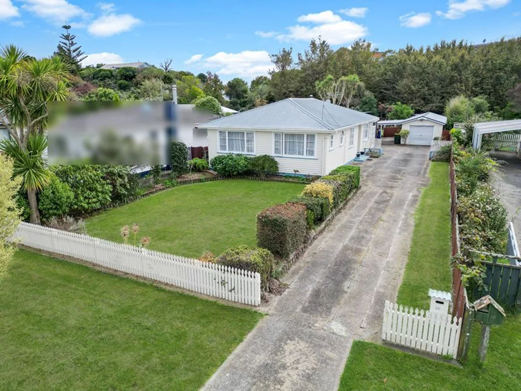 Foxton 3Habitaciones Solid & spacious with garaging to boot!
