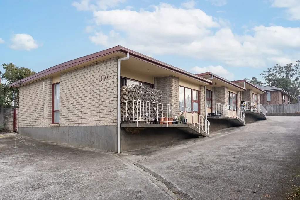 Prospect 6Kwarto Rare triple income opportunity, three titles on one block, directly opposite the Tudor Shopping Precinct