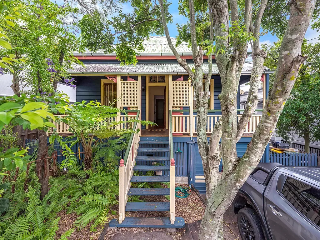 Charm & Convenience! Pet Friendly!