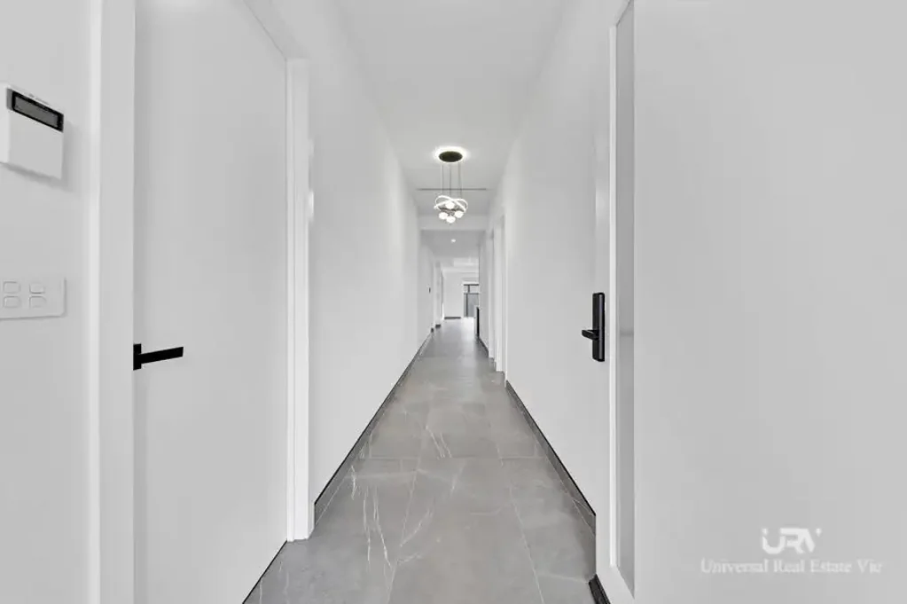 Mickleham 4 Slaapkamer Fully Upgraded and Brand New Contemporary Family Residence !!