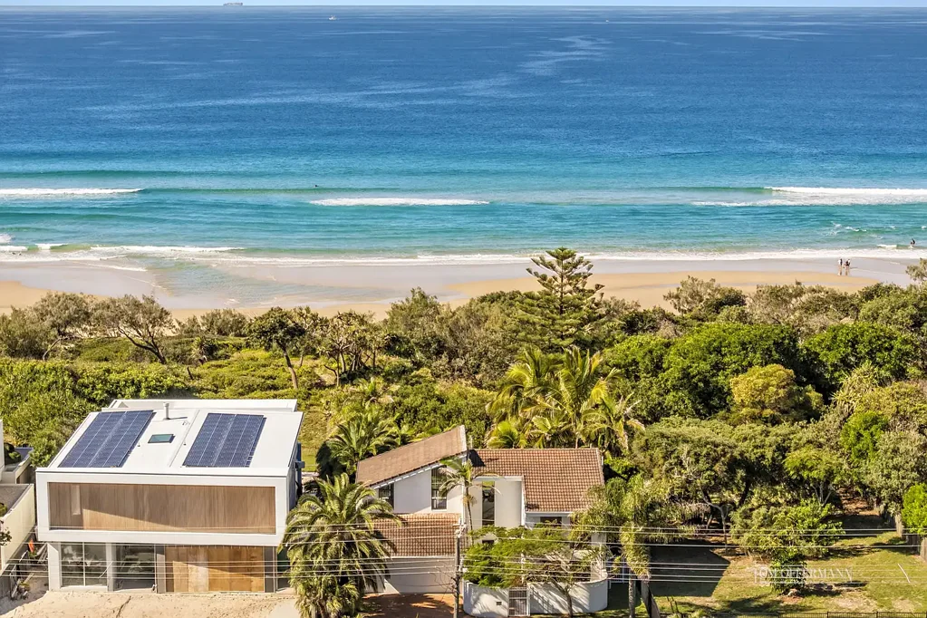 Peregian Beach 3غرفة نوم Sun Splashed Seaside Beach Retreat Sequestered in Dunes; Magnet for Sage Investor
