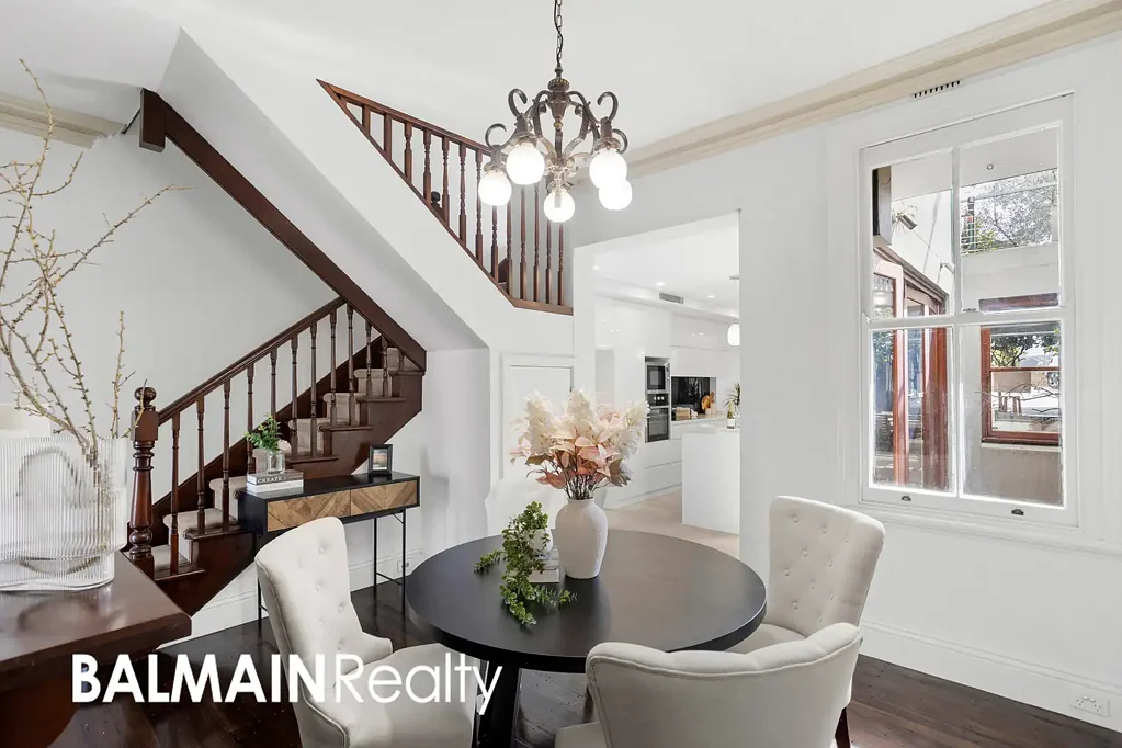 Rozelle 3ਬੈੱਡਰੂਮ Elevated Victorian Terrace with Contemporary Interiors, Secure Garage & Iconic City and Harbour Views