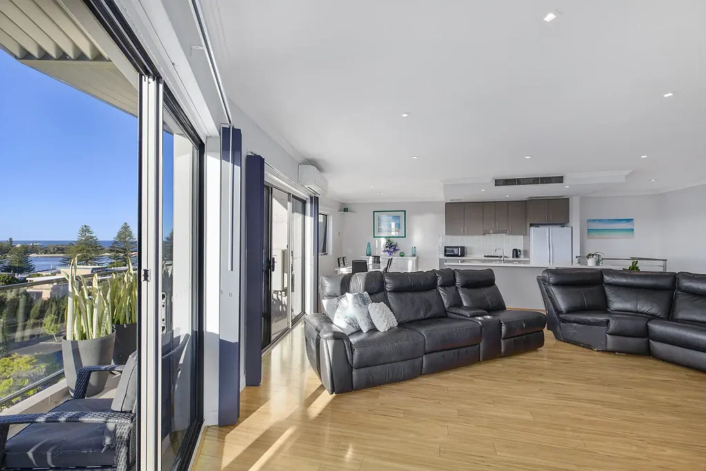 The Entrance 3Zimmer Panoramic Water Views, Space & Convenience