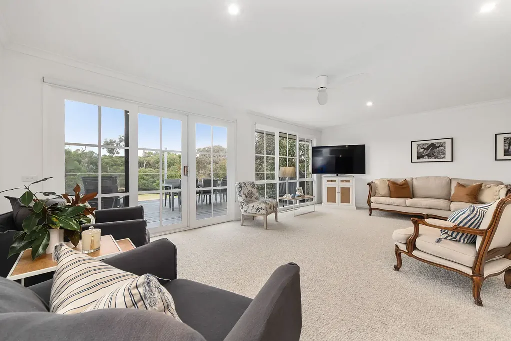 Seaford 3房 私密后院居所 三卧温馨家园 宽敞活动空间 清洁明亮设计 Tranquil Retreat with Beachside Convenience